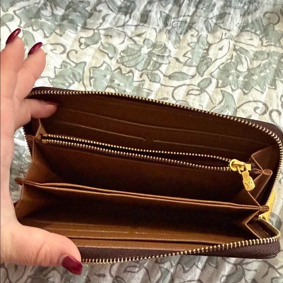 Brown Monogram Wallet - Picture 2 of 2